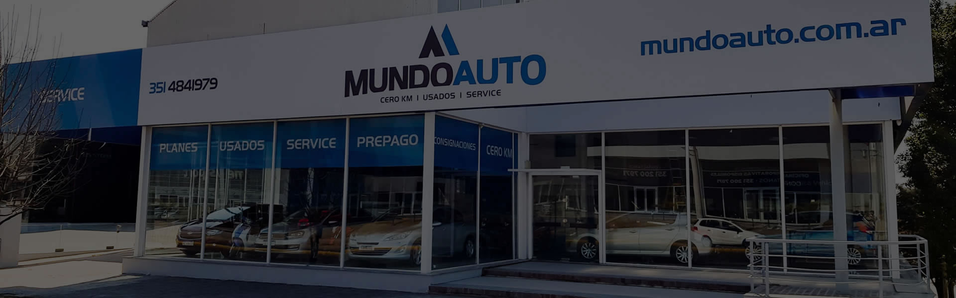 Mujer y Hombre comprando un auto | Mundoauto