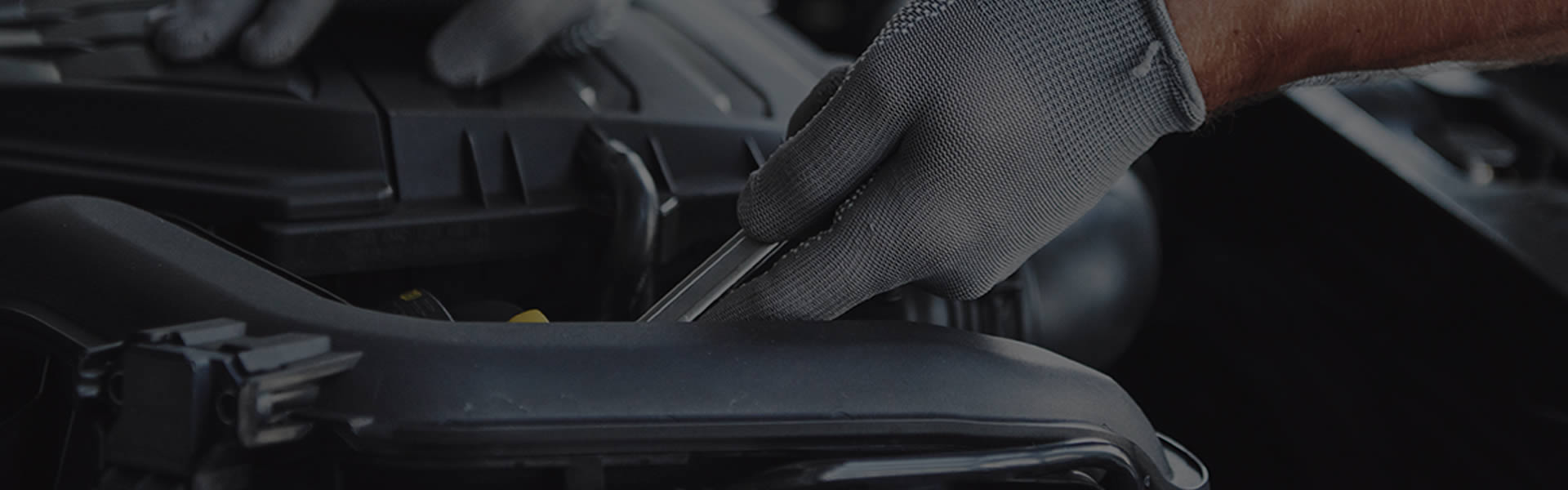 Mujer y Hombre comprando un auto | Mundoauto